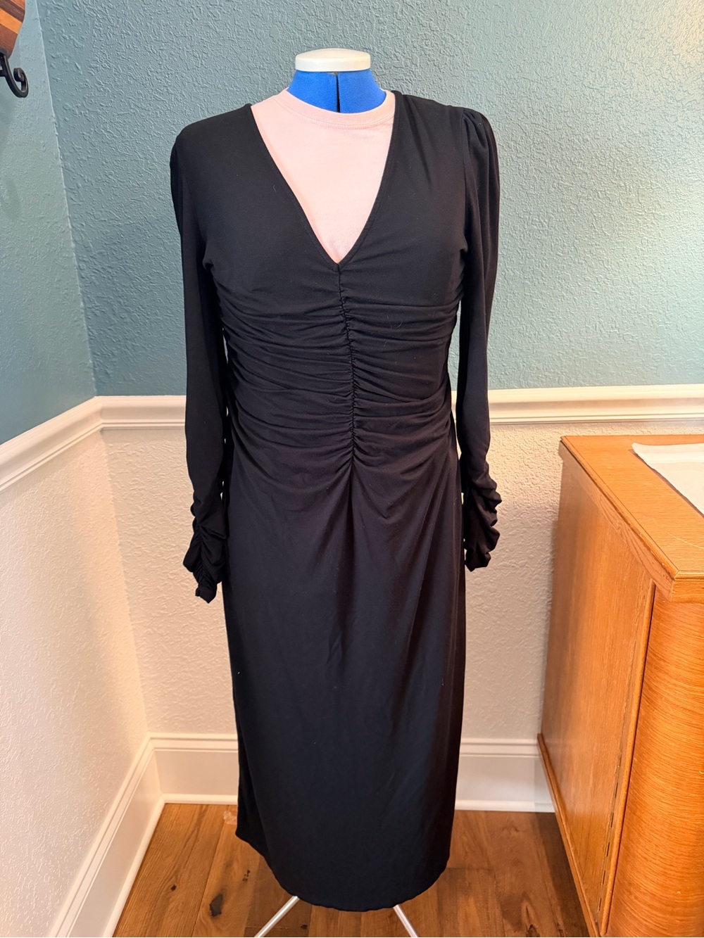 Boden Black Ruched V‑Neck Long Sleeve Midi Dress